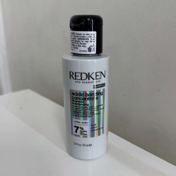 Redken - Mini kondicionér Acidic Bonding Concetrate – na posilnenie odfarbenych vlasov