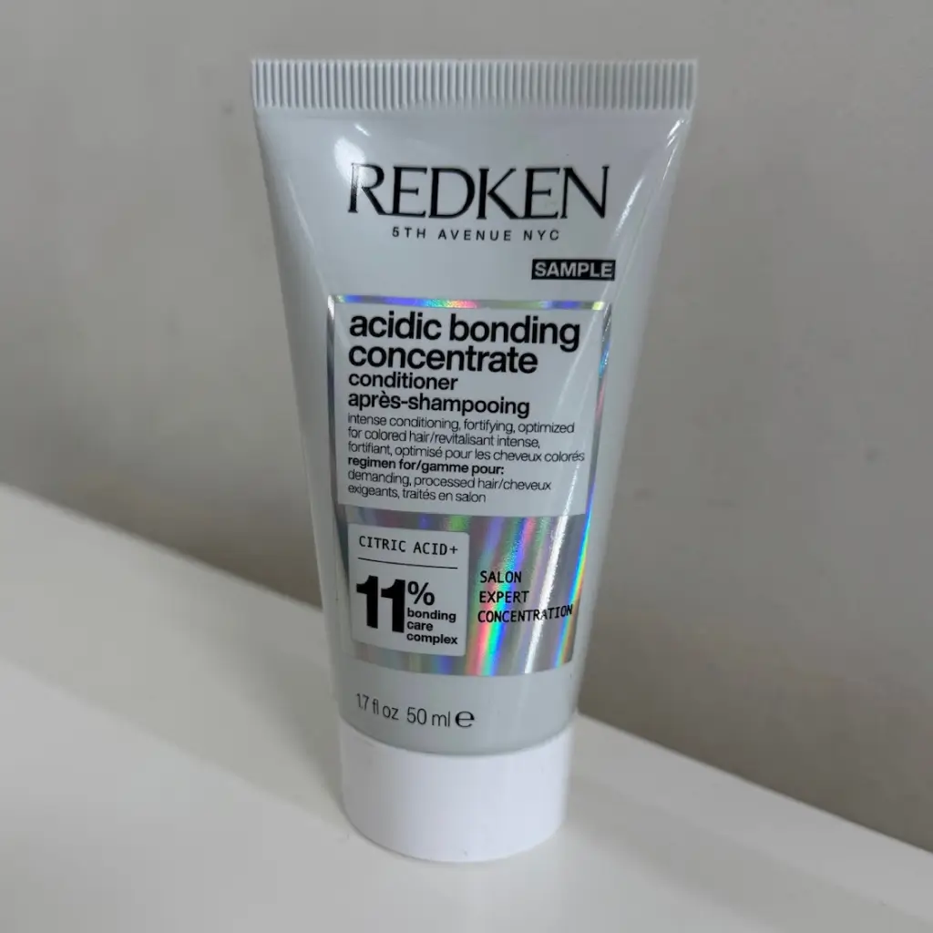 Redken - Mini kondicionér Acidic Bonding Concetrate – na posilnenie odfarbenych vlasov