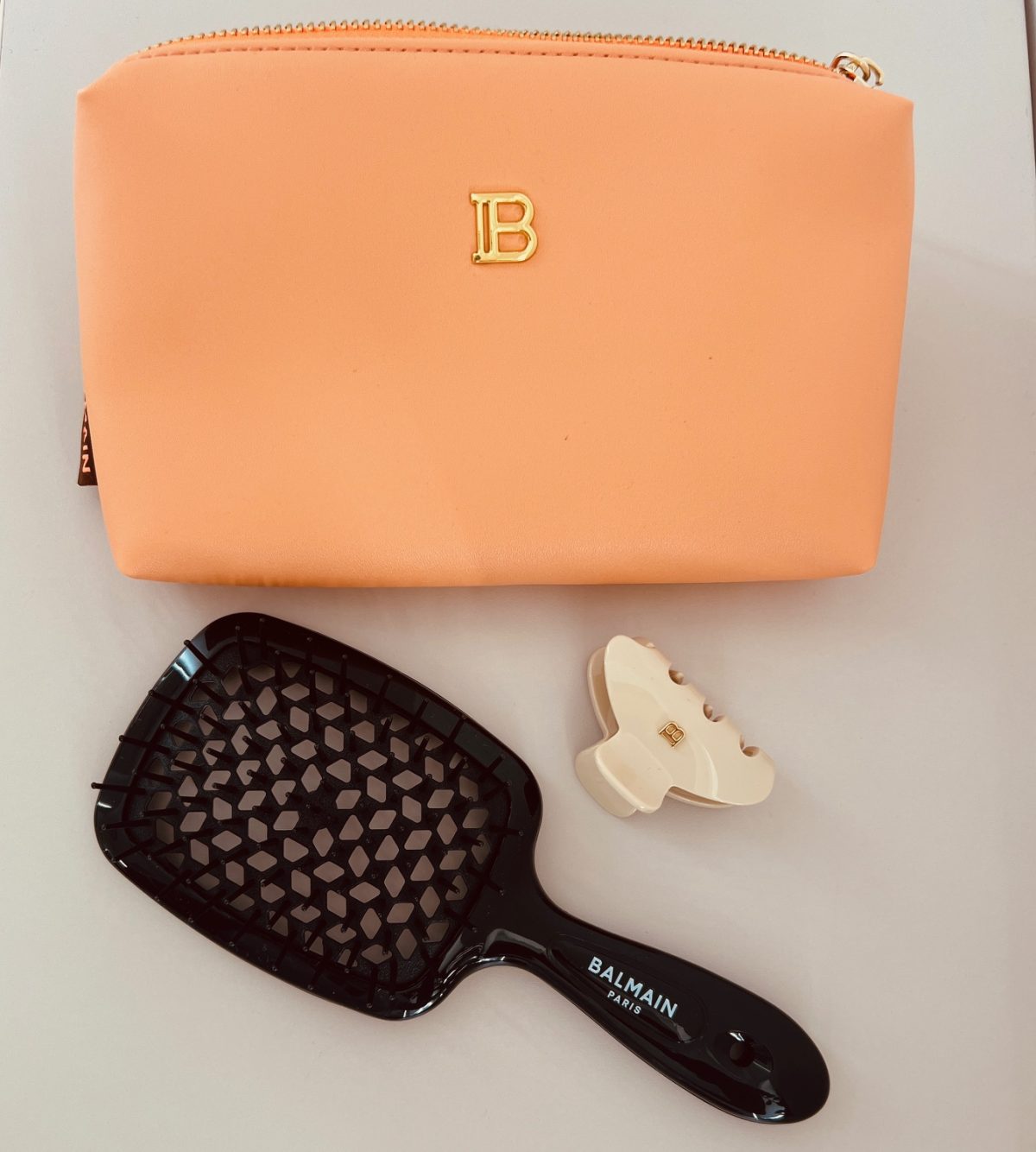 Balmain Hair - Balmain Hair Set - kefa a štipec v kozmetickej taštičke